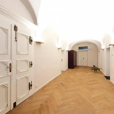Sviti Apartment *